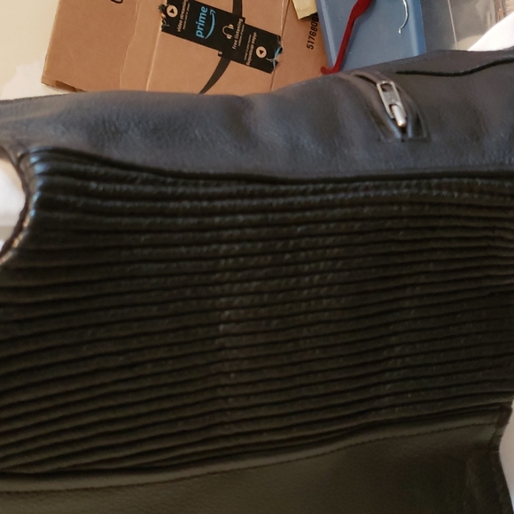 Black Women's Leather Vest - Picture 9 of 10